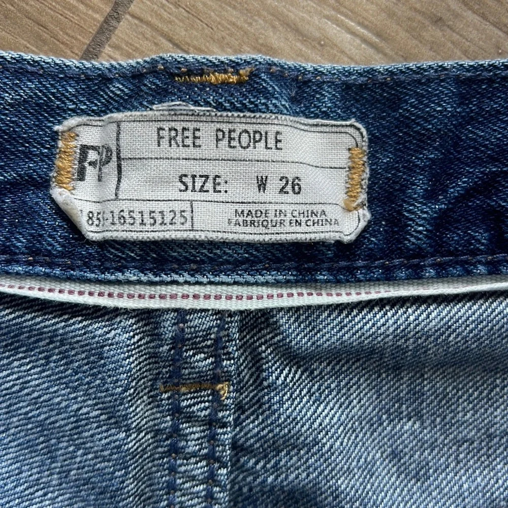 FREE PEOPLE Button Fly Distressed Raw Hem Denim Jean Cut Off Shorts 26
